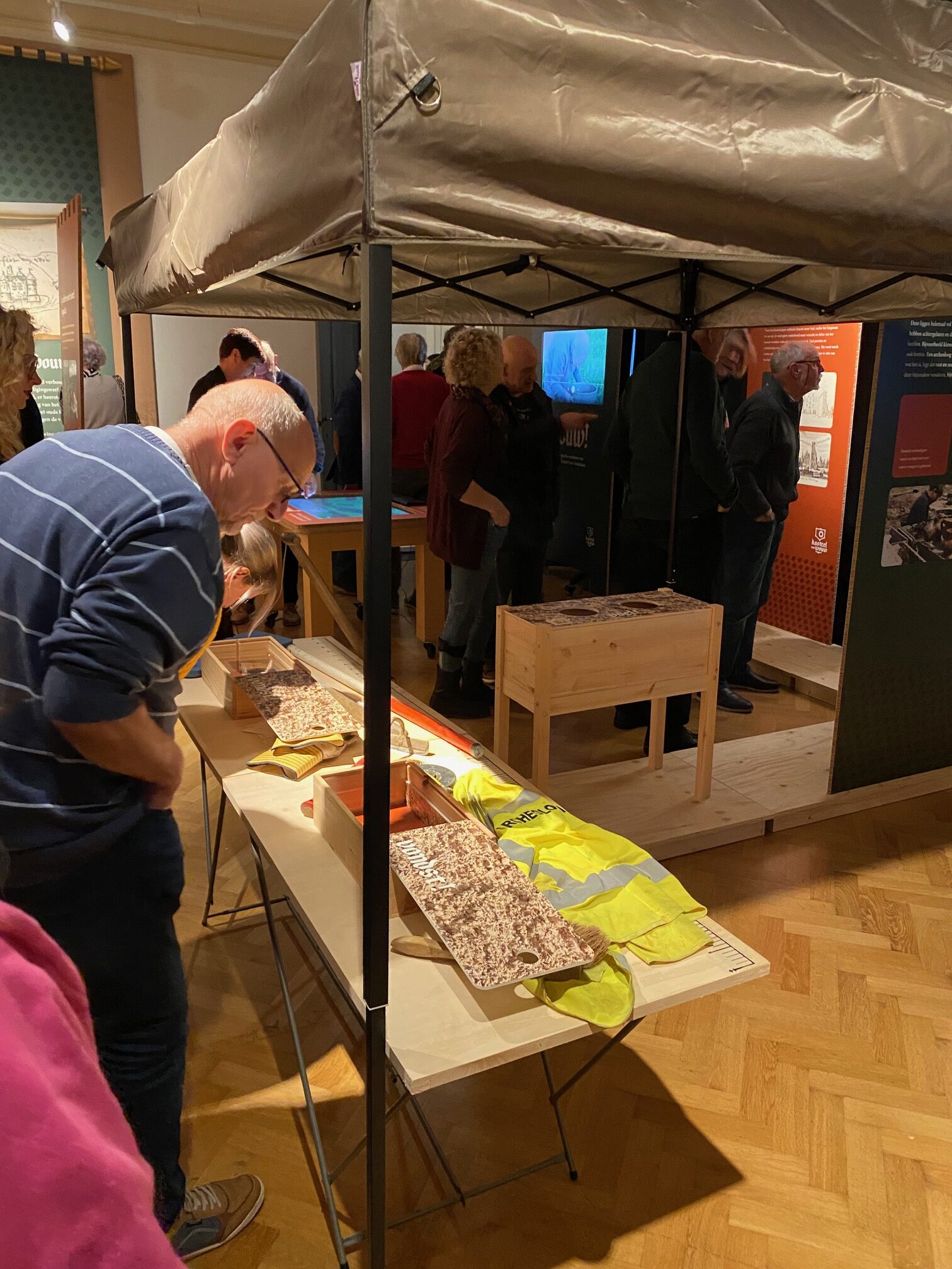 Verschillende activiteiten in de expositie